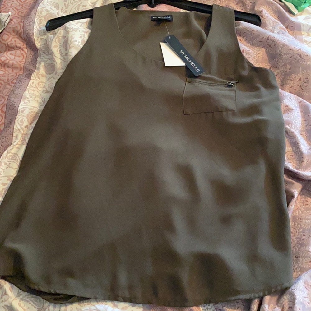 Green Women’s Blouse. NWT. Zips on sides